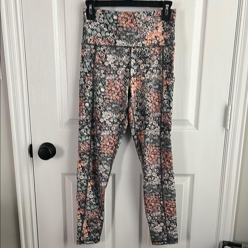AMERICAN EAGLE Pocket Leggings Flower Design
